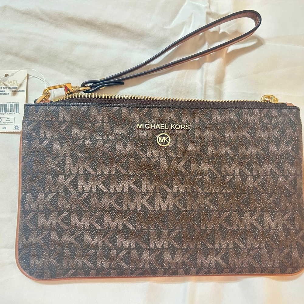 New Michael Kors Jet Set Charm Zip Wristlet 👛